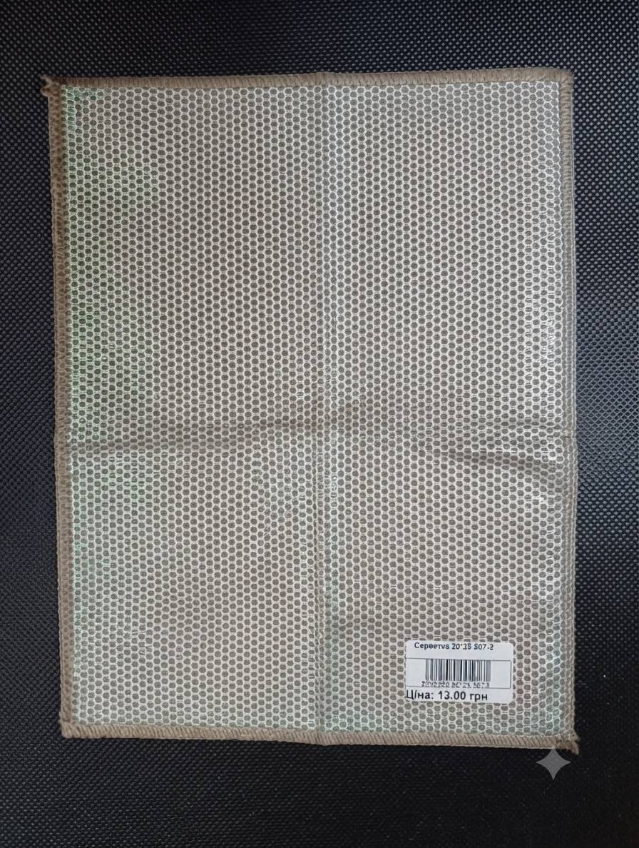 Коричнева серветка розміром 25x25 см з сітчастим малюнком на тлі.